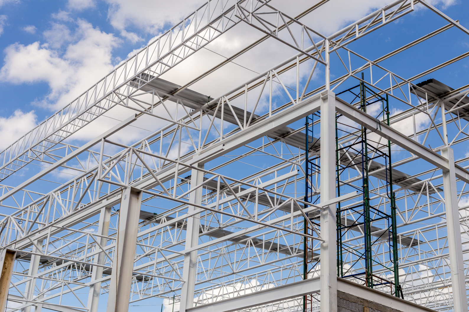 Steel Structure with Sky Background / Steel Structure